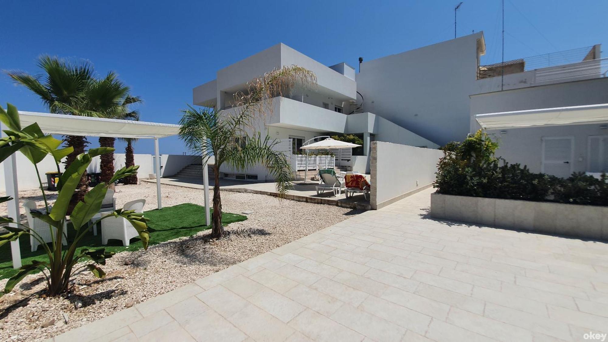 Villa Mediterranea Apartments - Seaview, Pool & Garden Bari Exterior foto